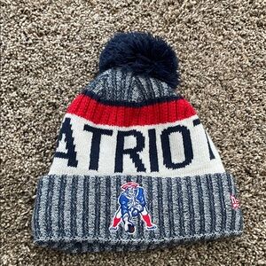 New Era Old School Logo Patriots Beanie